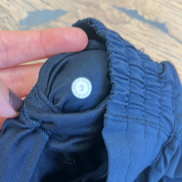 Lululemon Hotty Hot 4” High Rise Short- Navy size 2 - Picture 5 of 7